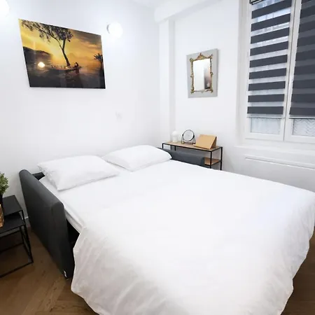 Le Petit Montmartre - 2 Prs - 18 - Metro 12