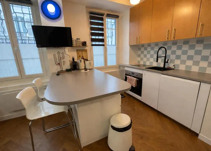 Le Petit Montmartre - 2 Prs - 18 - Metro 12