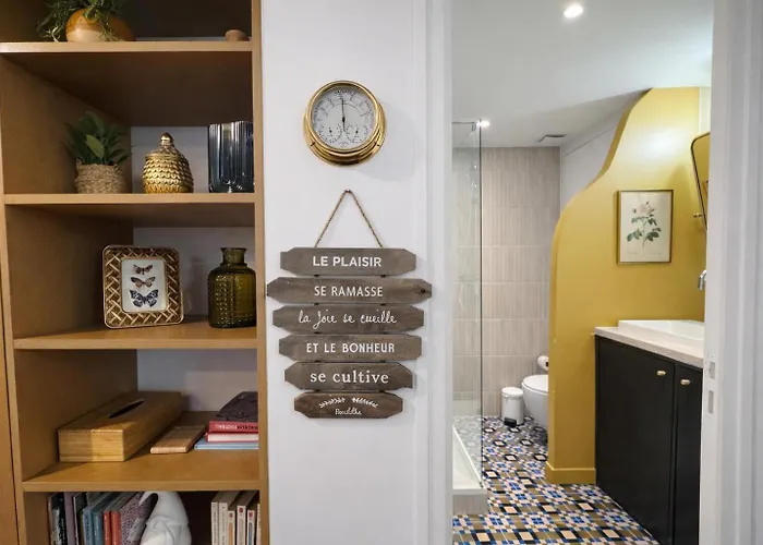 Le Petit Montmartre - 2 Prs - 18 - Metro 12