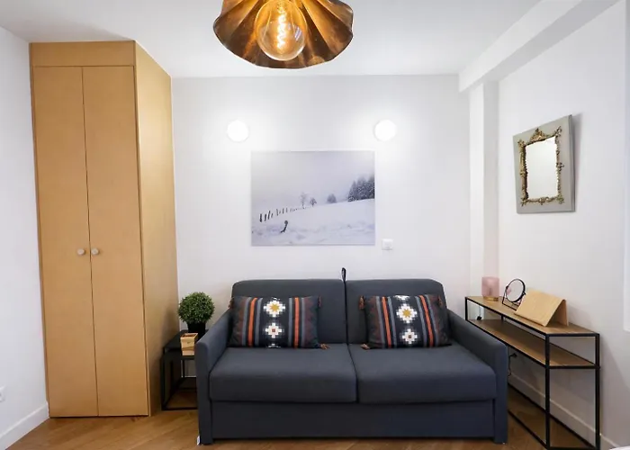 Le Petit Montmartre - 2 Prs - 18 - Metro 12